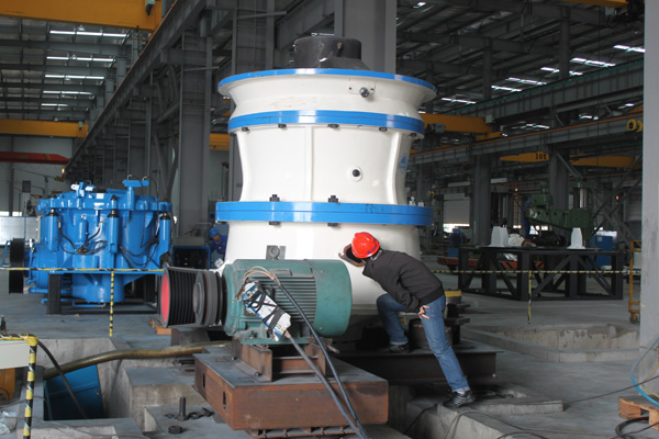 上海山美SMG300細(xì)碎液壓圓錐破碎機試機成功