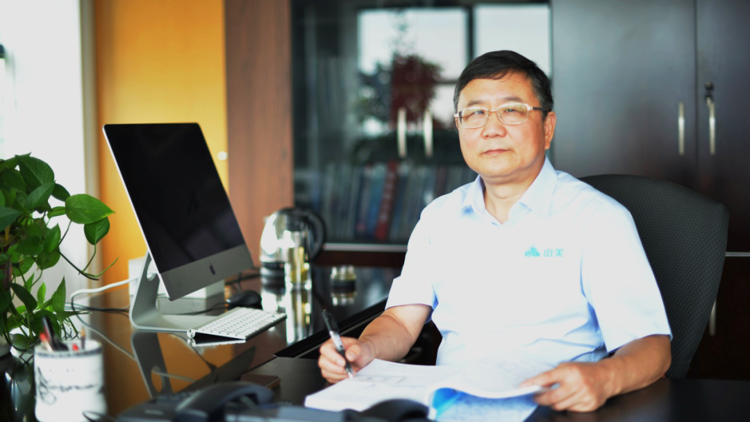 楊安民從業(yè)卅五周年系列報道--“三十五年磨一劍，山更美，業(yè)更精”專訪