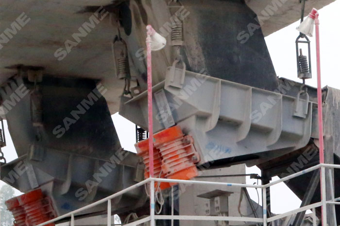 振動(dòng)給料機(jī)料倉(cāng)堵得原因有哪些？