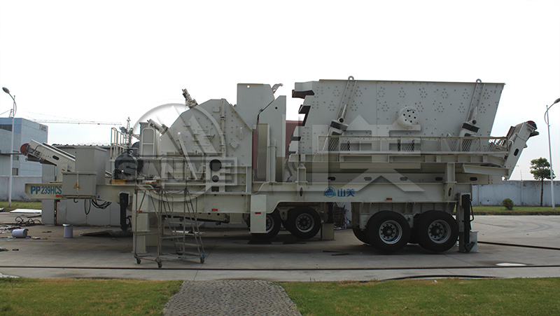 與傳統(tǒng)的固定式破碎機(jī)相比，移動(dòng)破碎站有哪些特點(diǎn)？