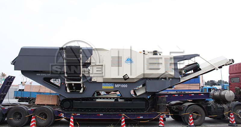 與傳統(tǒng)的固定式破碎機(jī)相比，移動(dòng)破碎站有哪些特點(diǎn)？