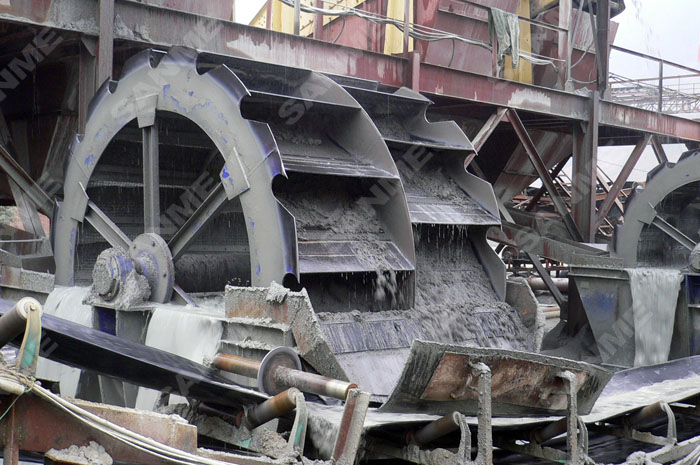 大型骨料生產(chǎn)線，為什么都選擇輪式洗砂機