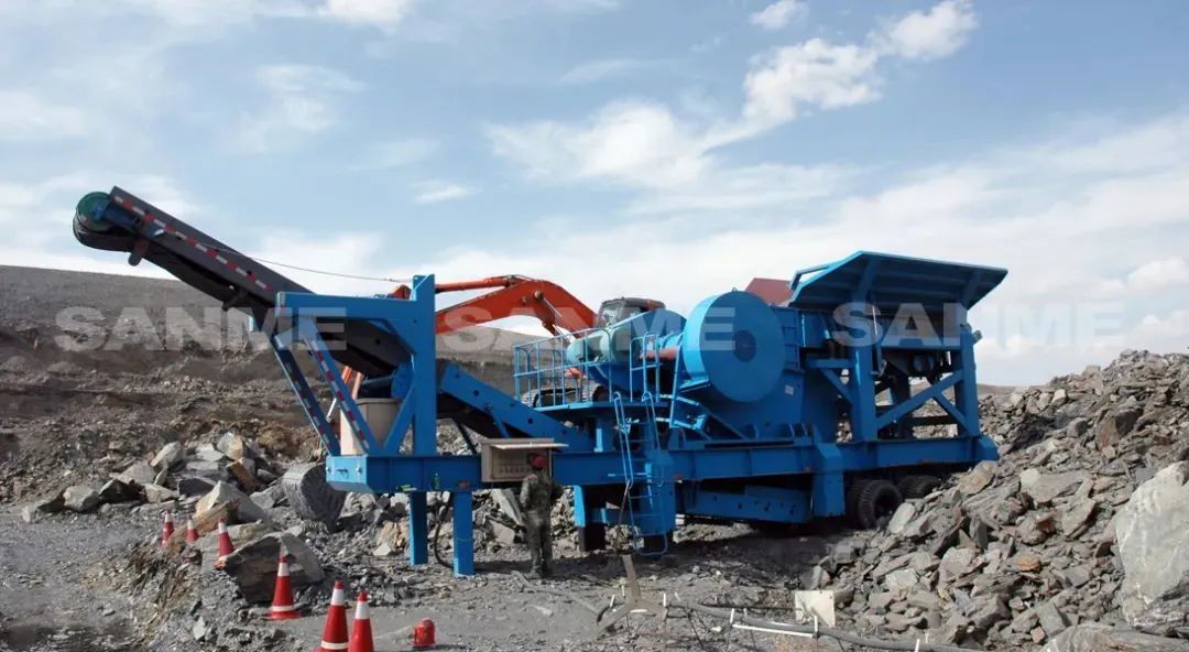 時(shí)產(chǎn)值近600萬！山美移動(dòng)式破碎篩分一體站助力江蘇高碳鉻鐵礦破碎項(xiàng)目建設(shè)