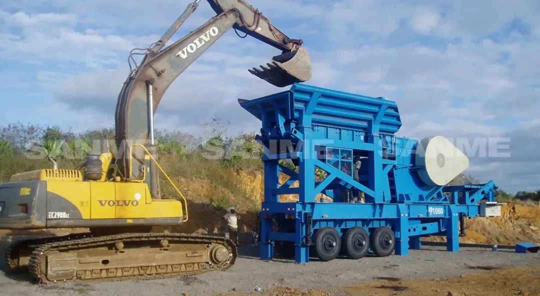 時(shí)產(chǎn)值近600萬！山美移動(dòng)式破碎篩分一體站助力江蘇高碳鉻鐵礦破碎項(xiàng)目建設(shè)