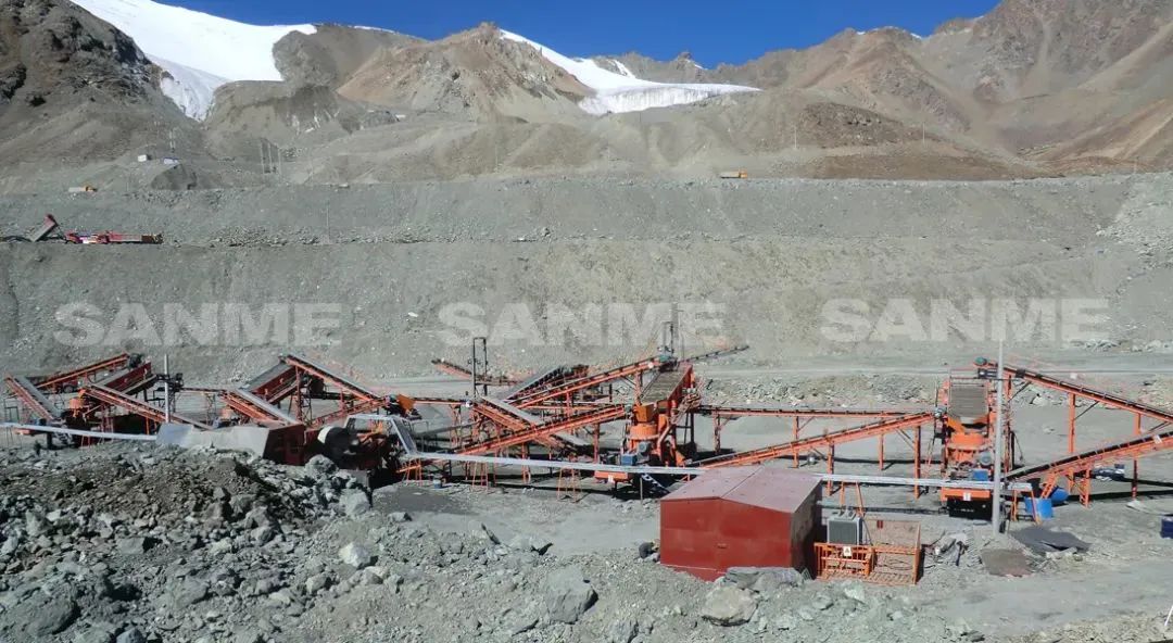 時(shí)產(chǎn)值近600萬！山美移動(dòng)式破碎篩分一體站助力江蘇高碳鉻鐵礦破碎項(xiàng)目建設(shè)