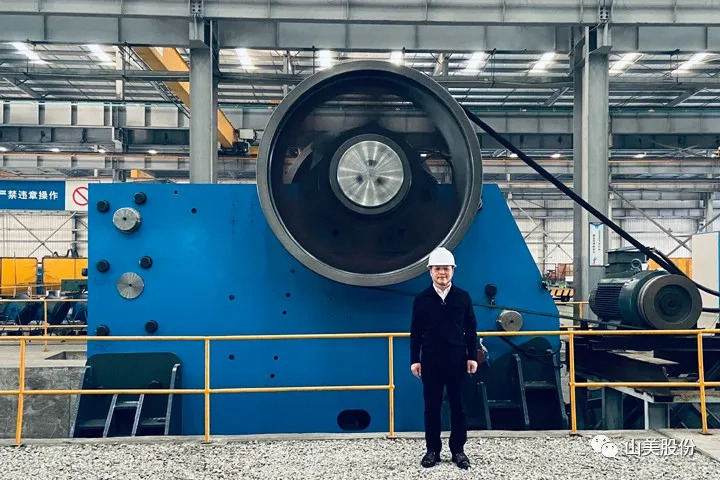 上海山美顎式破碎機(jī)性能優(yōu)勢(shì)施工現(xiàn)場(chǎng)